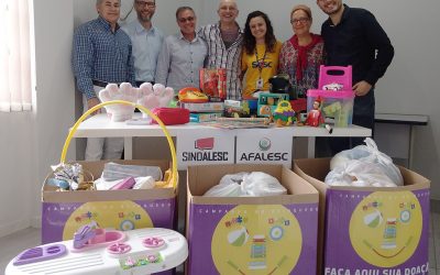 Brinquedos arrecadados foram distribuídos em cinco instituições sociais de Florianópolis