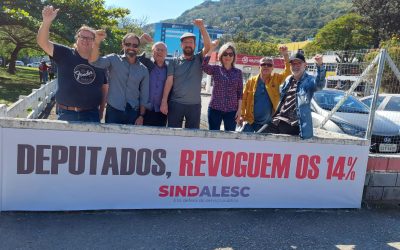 Ato público contra os descontos de 14%