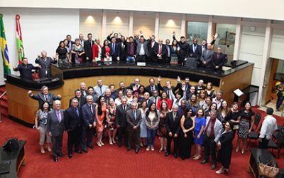 Em comemoração aos 30 anos do Sindalesc, sessão solene homenageia ex-presidentes e declara aberto o 41º Encontro Nacional da FENALE