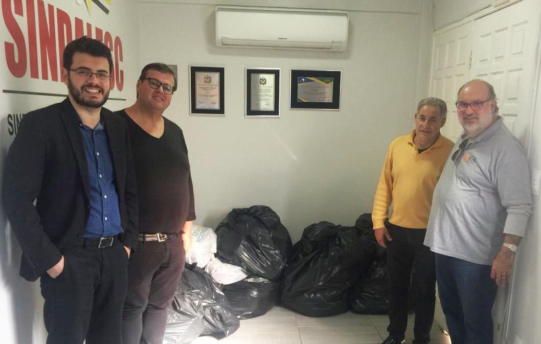 SINDALESC E AFALESC realizam entrega de doações da campanha do agasalho à ACAM